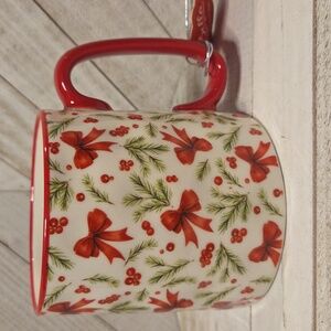 NWT 10 Strawberry Street Ceramic Bow And Holly Print Mug